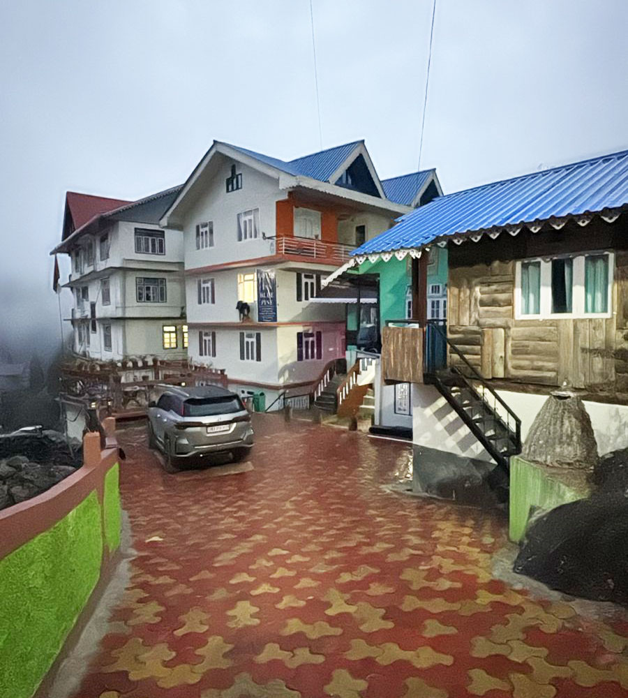 Lotus Inn Blue Pine, Lachung